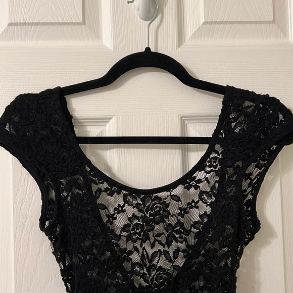 Boutique Sexy High Low Lace tunic - Picture 3 of 8